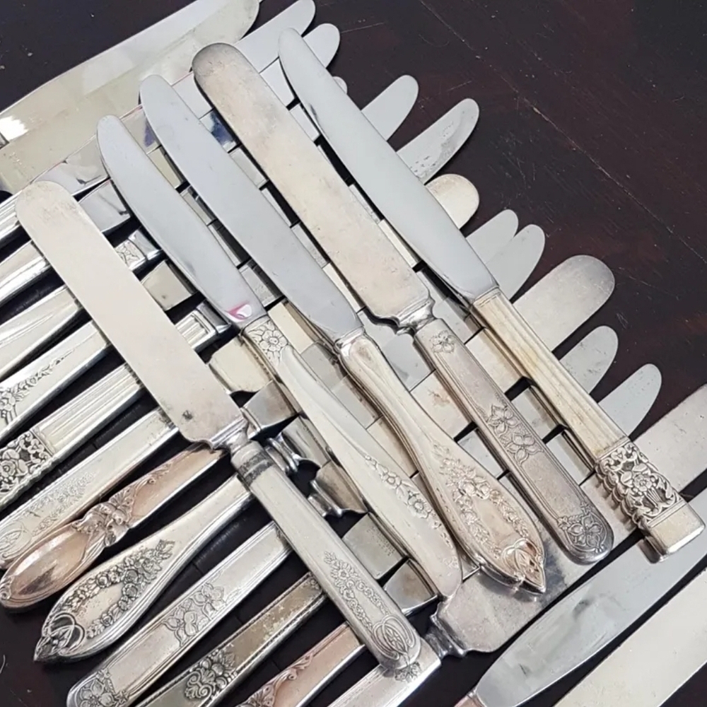 Silver Plate Dinner Knife Set of 4 Mismatched Vintage Cutlery